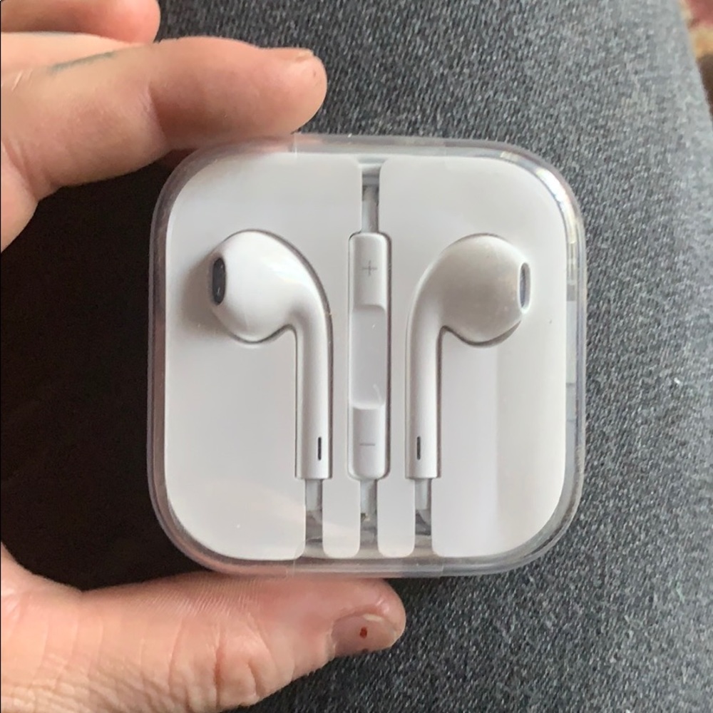 NIB Apple earbuds